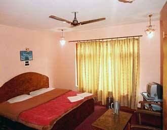 Hotel Lake Scene, Srinagar 2